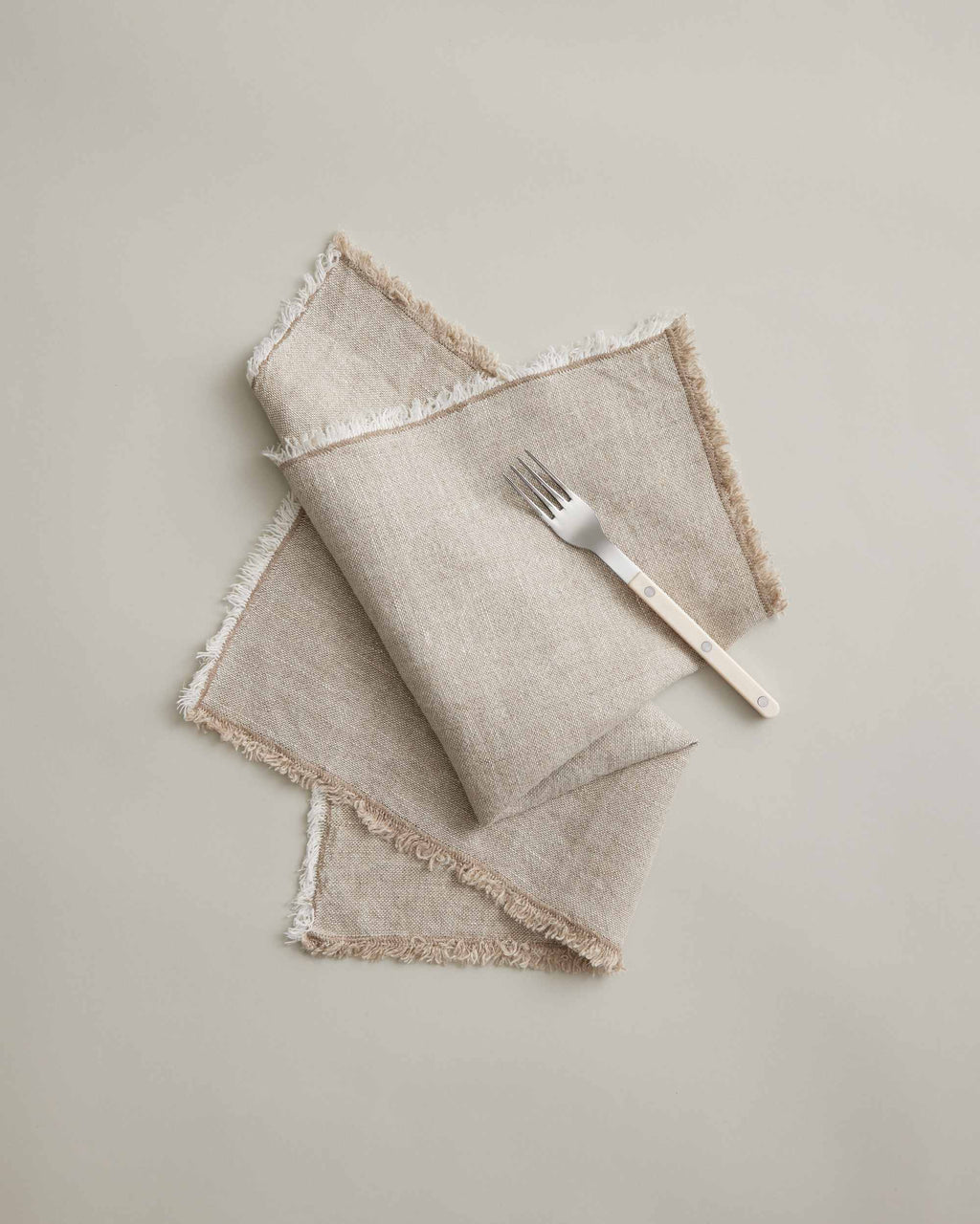 Natural-colored Fia napkins from CULTIVER, elegant table linen with soft fabric and simple design, perfect for dining settings.