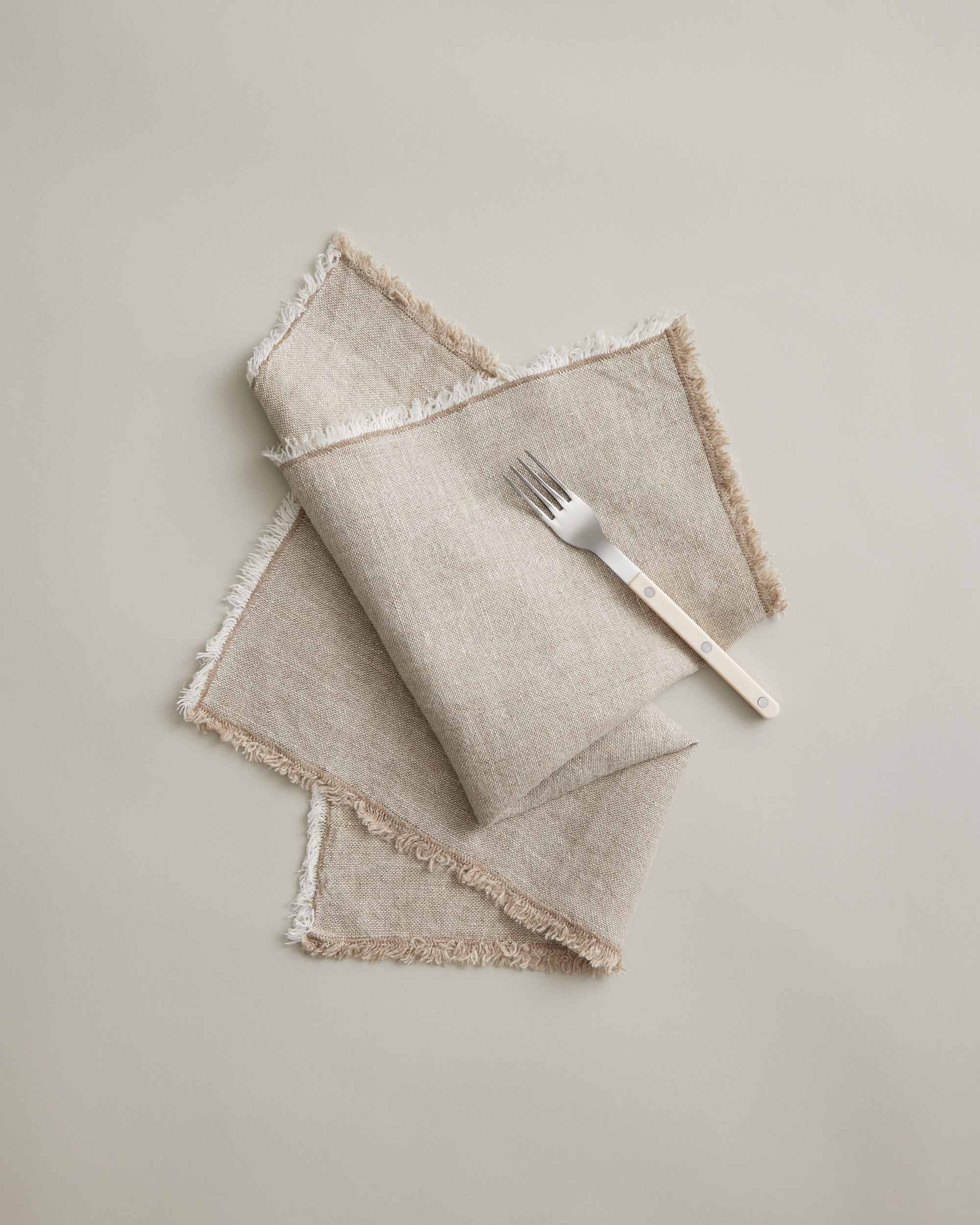 Natural-colored Fia napkins from CULTIVER, elegant table linen with soft fabric and simple design, perfect for dining settings.