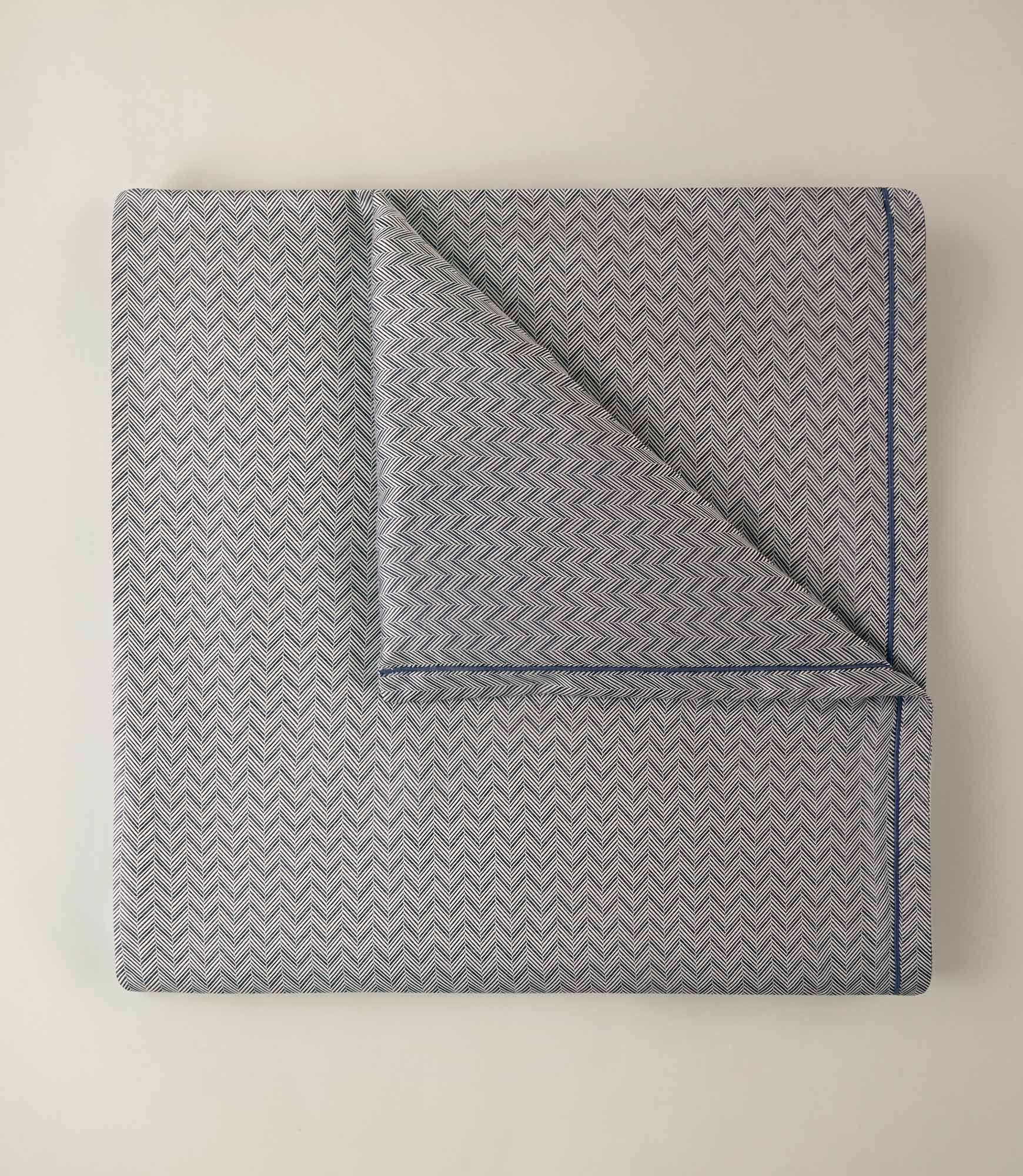 Savoy Jacquard Duvet folded, Navy